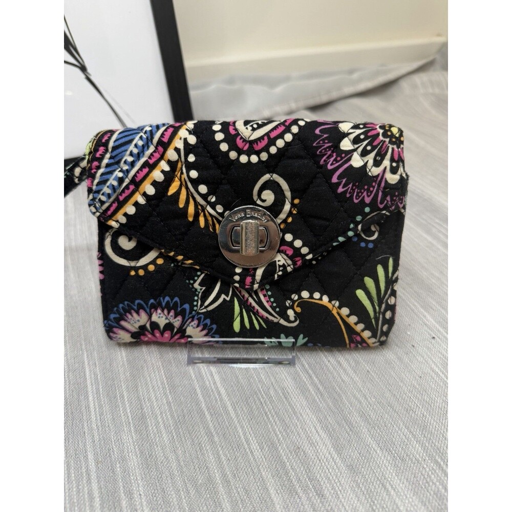 Vera Bradley Turnlock Pattern Paisley Noir Clutch Wristlet Wallet Wrist Strap